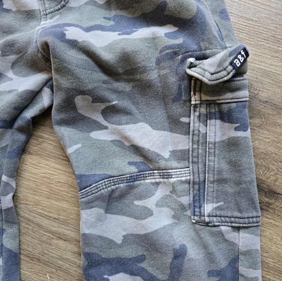 Abercrombie kids camo sweatpant jogger - Picture 2 of 5
